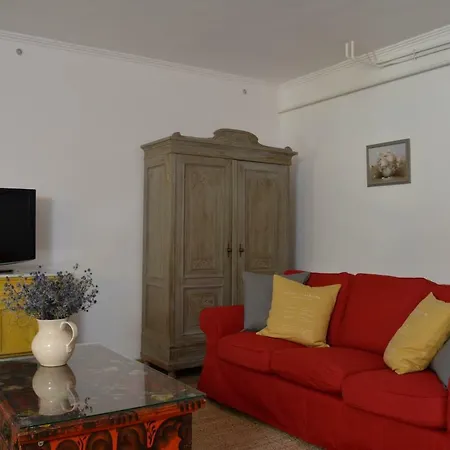 Demizson Apartment